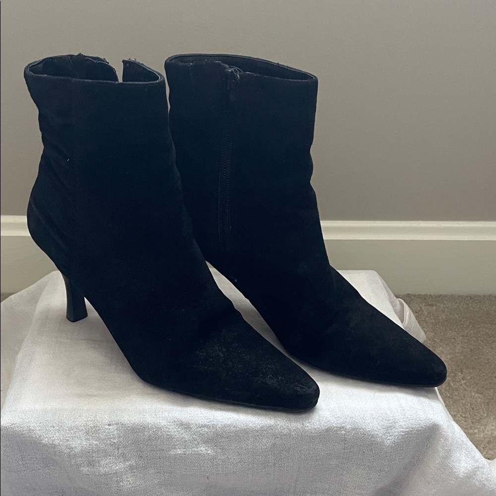 White Mountain Black Heeled Boots